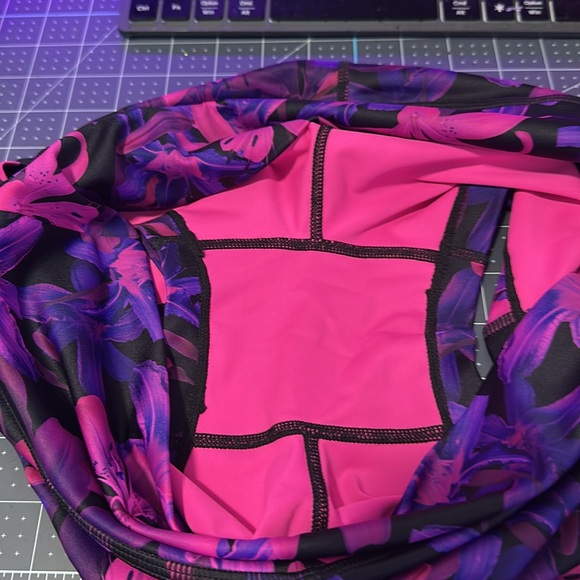 Constantly Varied Gear CVG Tropical pink and purple 2.5 shorts Size M - Picture 3 of 5